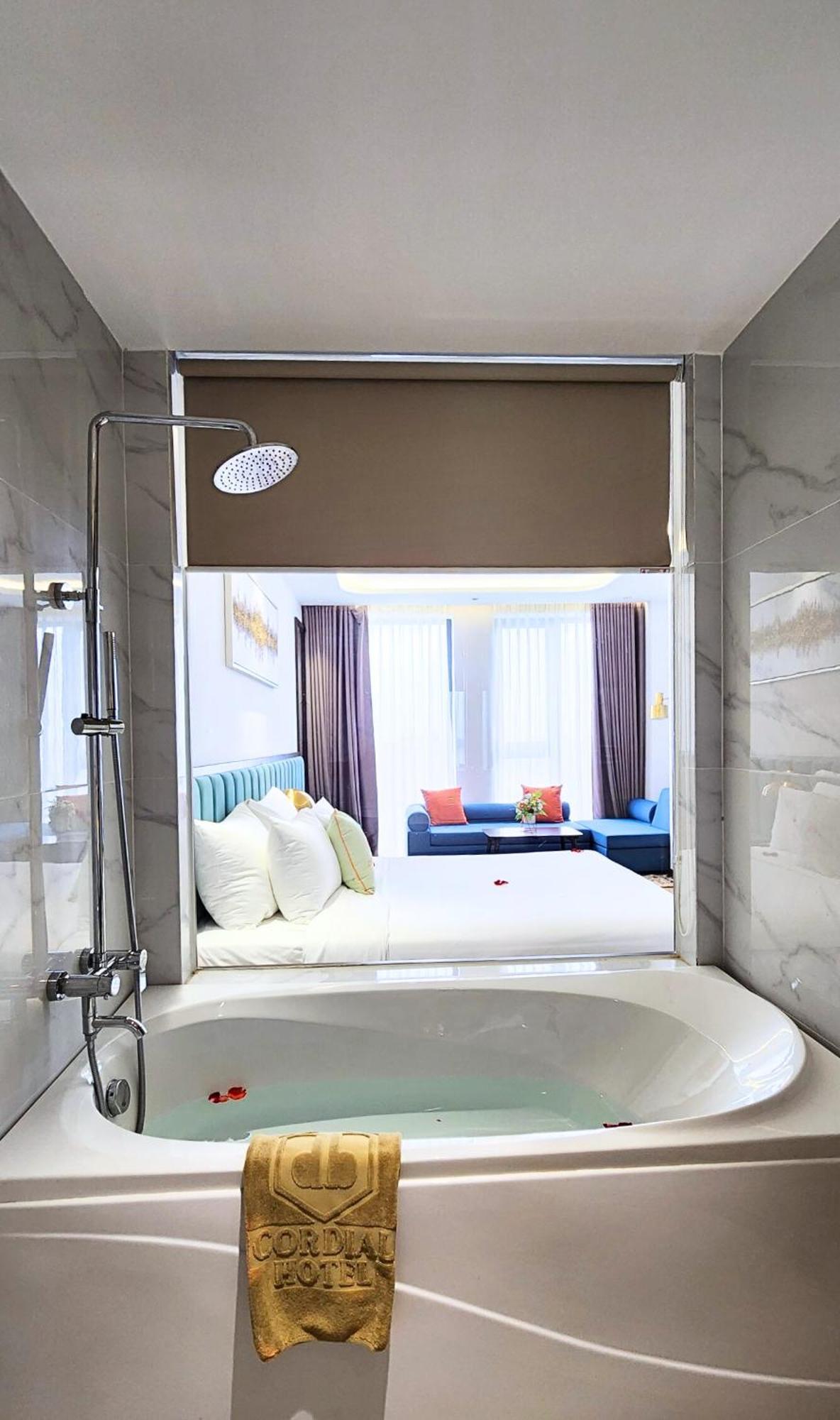 Cordial Grand Hotel Da Nang Beach - Infinity Rooftop Pool ภายนอก รูปภาพ